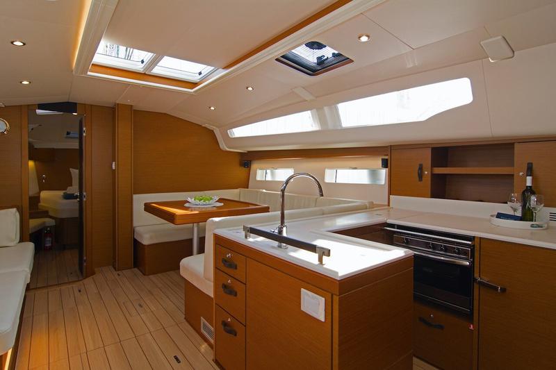 Book yachts online - sailboat - Jeanneau 51 "LUXE" - Alkatan - rent