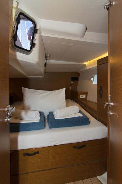 Book yachts online - sailboat - Jeanneau 51 "LUXE" - Alkatan - rent
