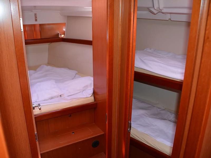 Book yachts online - sailboat - Oceanis 43 V - Valdeker II - rent