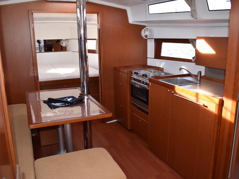 Book yachts online - sailboat - Oceanis 38 - Ánemos - rent