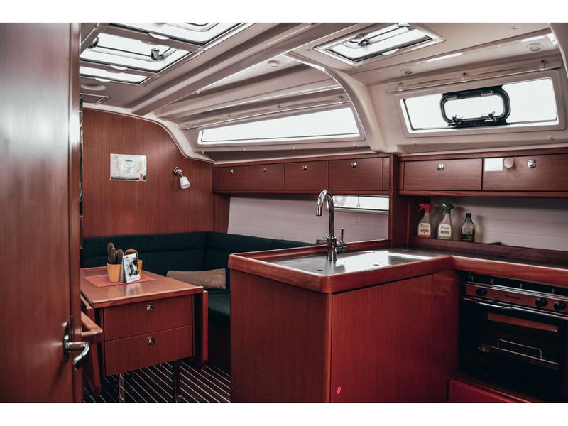 Book yachts online - sailboat - Bavaria Cruiser 37 - PITUFO - rent