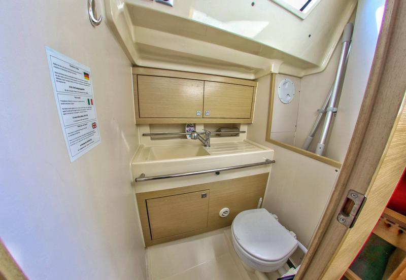 Book yachts online - sailboat - Elan 350 - Batana - rent