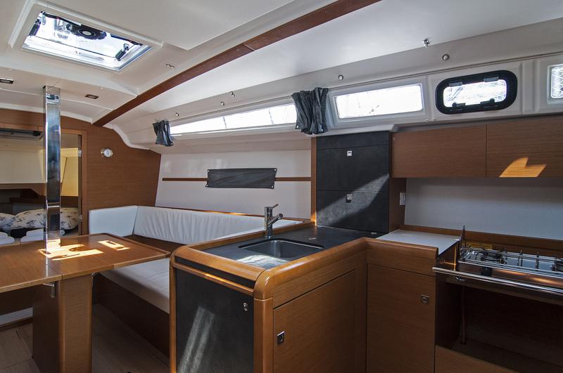 Book yachts online - sailboat - Sun Odyssey 349 - Adria Moon - rent