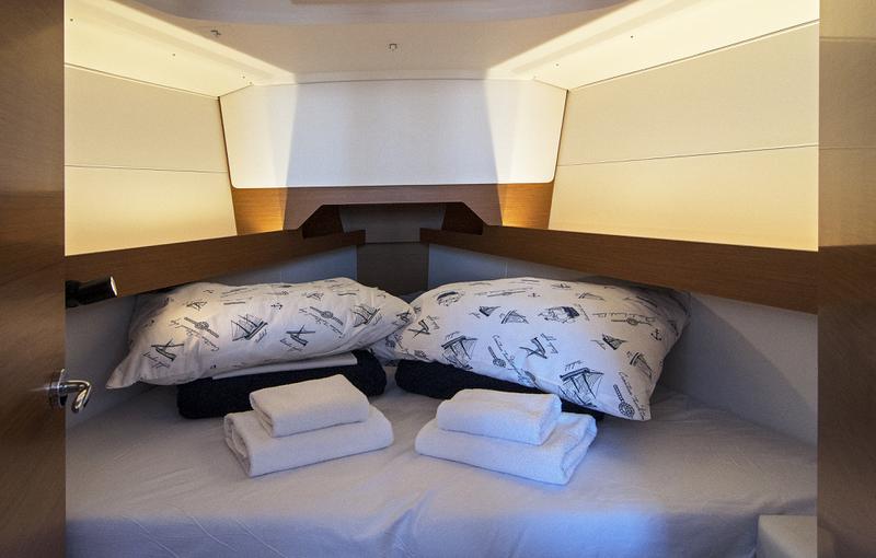 Book yachts online - sailboat - Sun Odyssey 349 - Lucy Kiss - rent