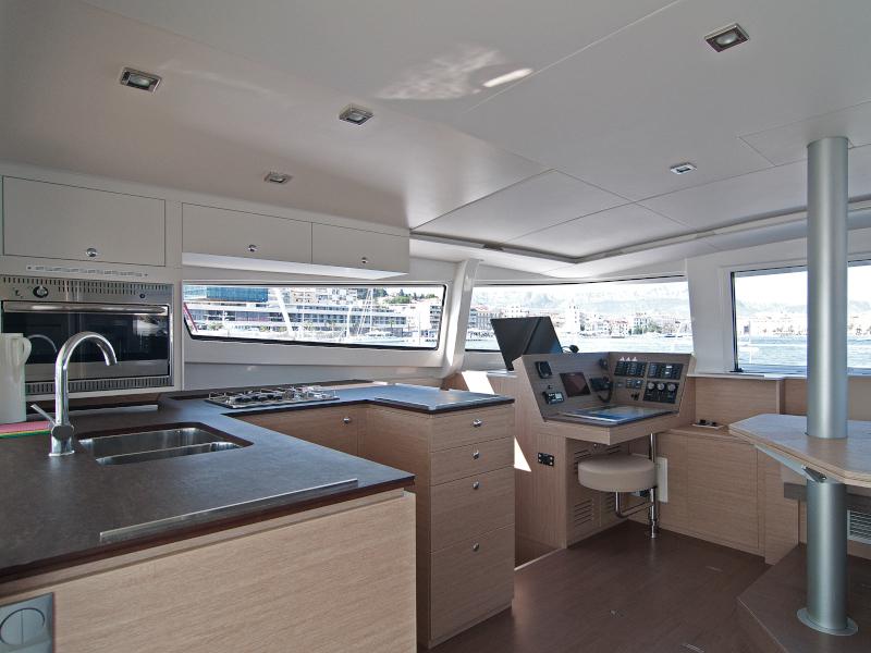 Book yachts online - catamaran - Bali 4.5 - Adria Chicha - rent