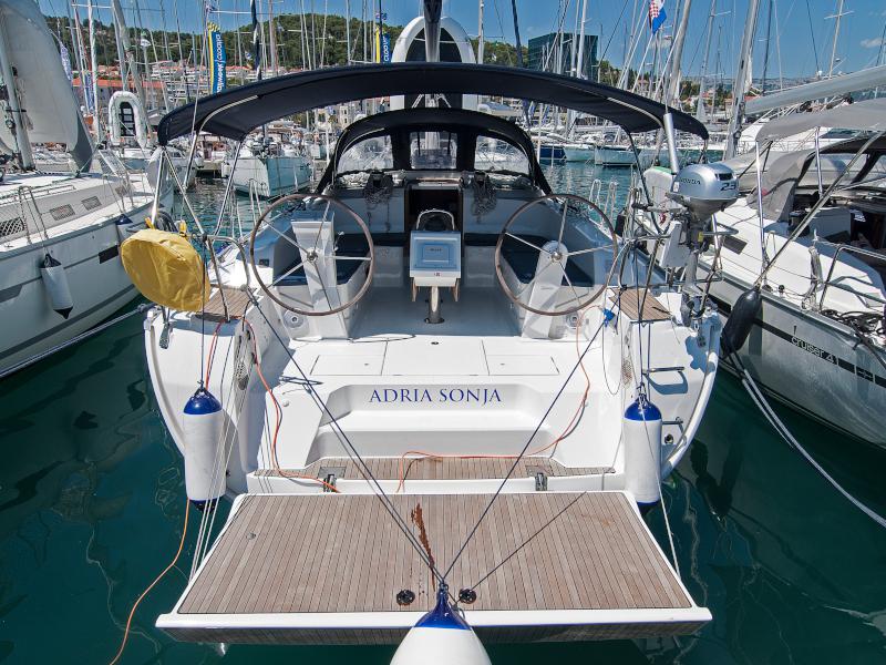 Book yachts online - sailboat - Bavaria Cruiser 46 - Adria Sonja - rent