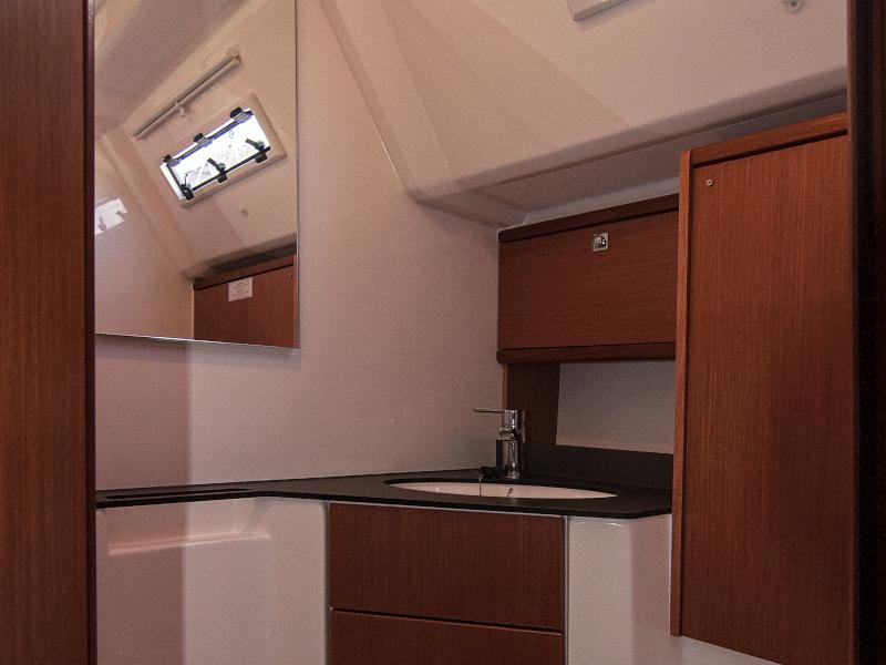 Book yachts online - sailboat - Bavaria Cruiser 46 - Adria Sonja - rent