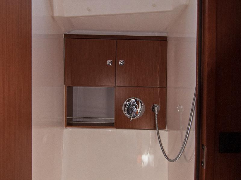 Book yachts online - sailboat - Bavaria Cruiser 46 - Adria Sonja - rent