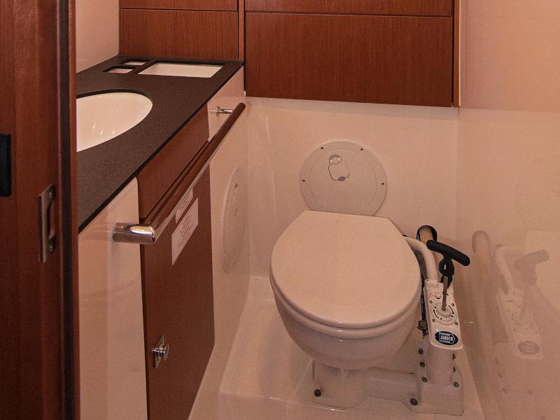 Book yachts online - sailboat - Bavaria Cruiser 46 - Adria Sonja - rent