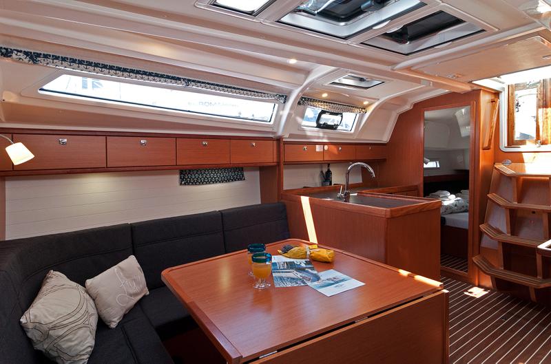 Book yachts online - sailboat - Bavaria 37 Cruiser - Adria Sun - rent