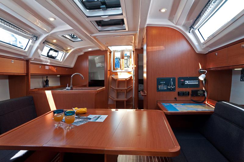 Book yachts online - sailboat - Bavaria 37 Cruiser - Adria Sun - rent