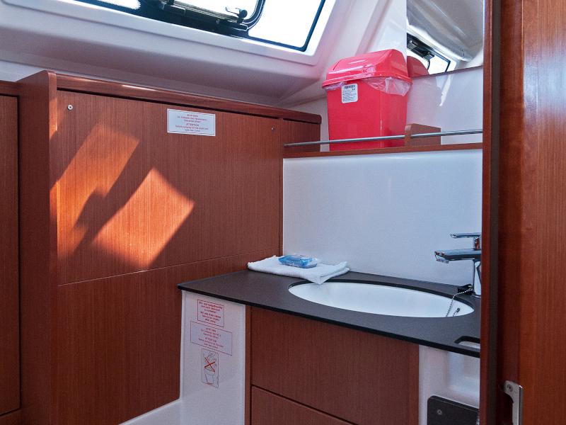 Book yachts online - sailboat - Bavaria 37 Cruiser - Adria Sun - rent