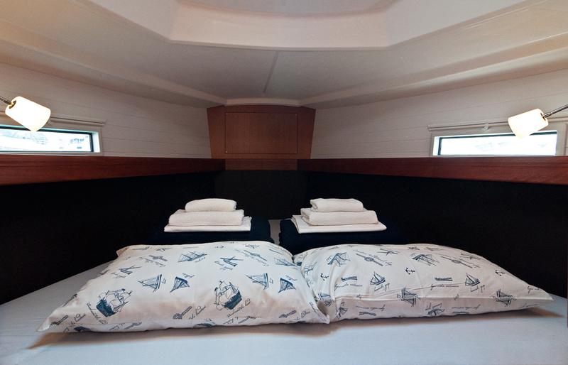 Book yachts online - sailboat - Bavaria 37 Cruiser - Adria Sun - rent