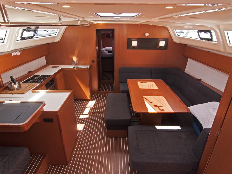 Book yachts online - sailboat - Bavaria Cruiser 51 - Adria Ivana - rent