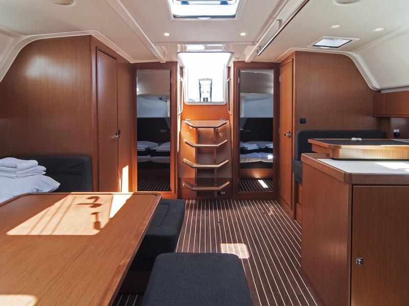 Book yachts online - sailboat - Bavaria Cruiser 51 - Adria Ivana - rent