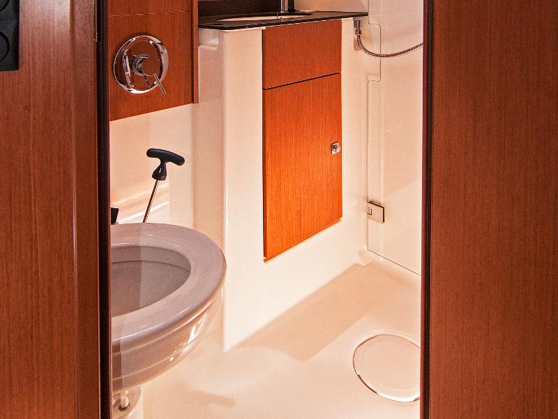 Book yachts online - sailboat - Bavaria Cruiser 51 - Adria Ivana - rent