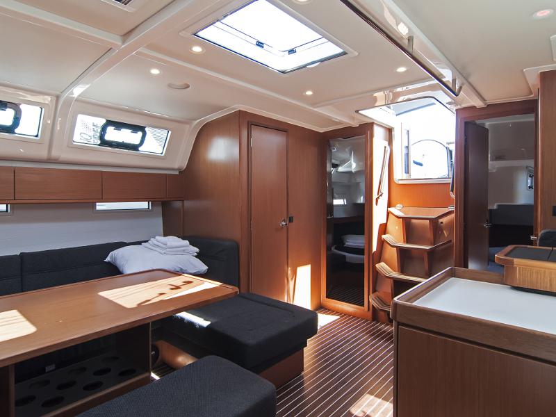 Book yachts online - sailboat - Bavaria Cruiser 51 - Adria Ivana - rent