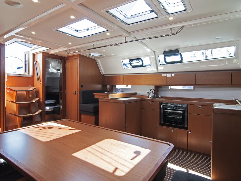 Book yachts online - sailboat - Bavaria Cruiser 51 - Adria Ivana - rent