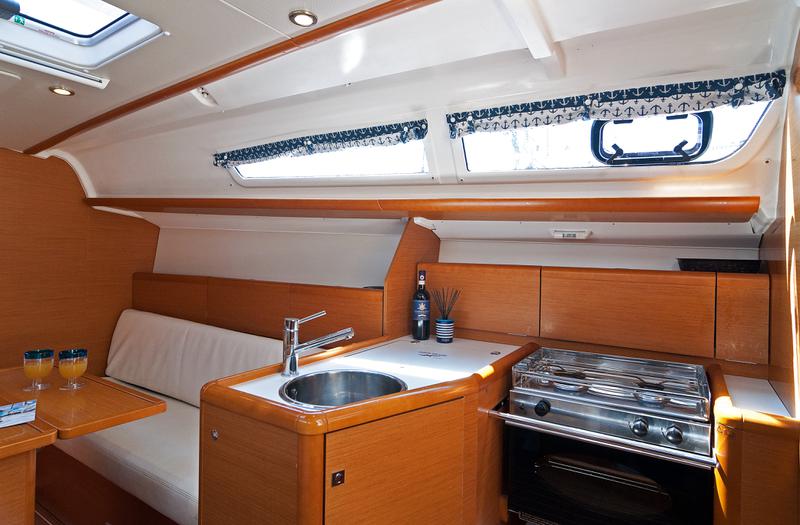 Book yachts online - sailboat - Sun Odyssey 33i - Kiki Kiss - rent