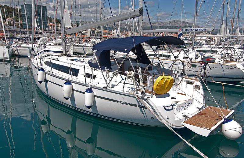 Book yachts online - sailboat - Bavaria 37 Cruiser - Adria Nina - rent