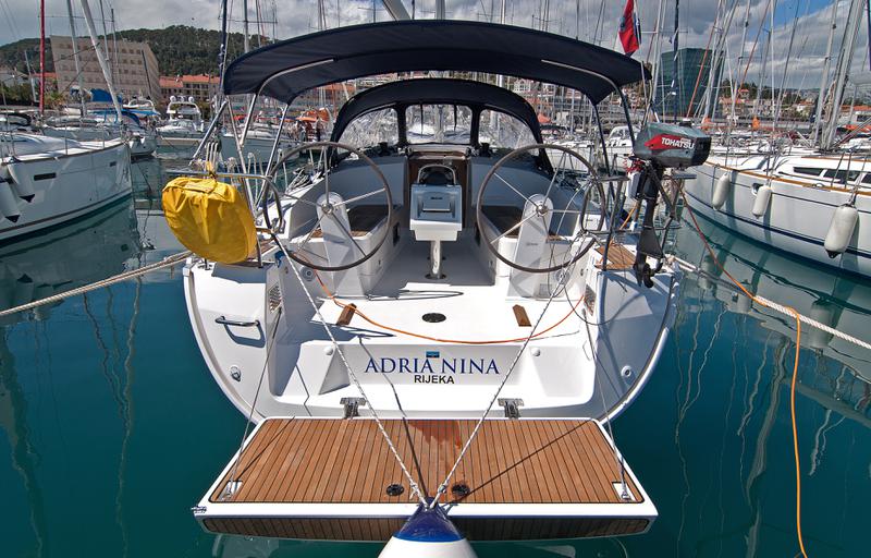 Book yachts online - sailboat - Bavaria 37 Cruiser - Adria Nina - rent