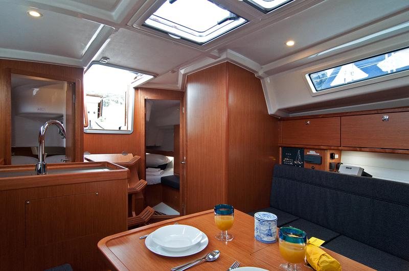 Book yachts online - sailboat - Bavaria Cruiser 34 - Adria Maša - rent