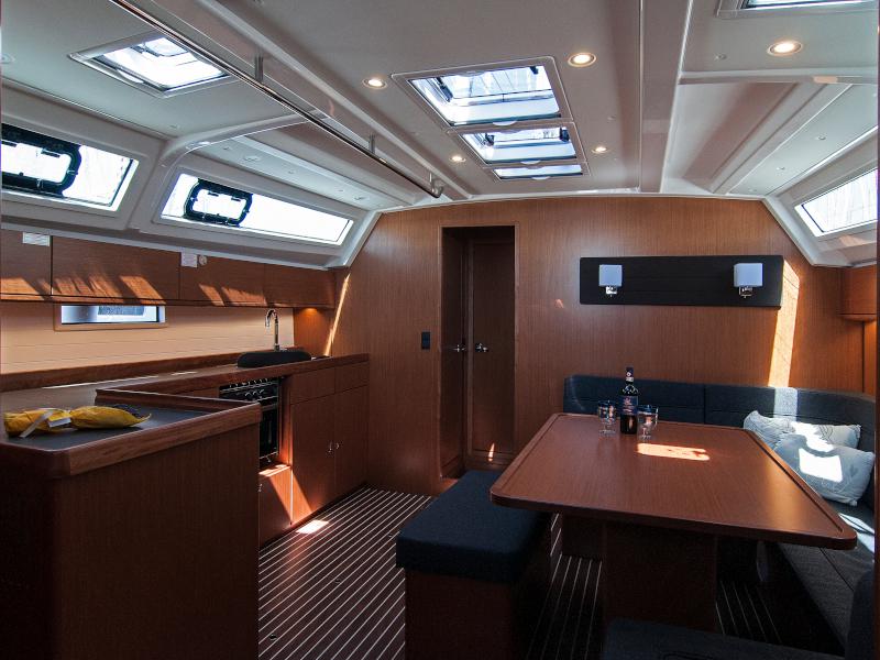 Book yachts online - sailboat - Bavaria Cruiser 46 - Adria Myriam - rent