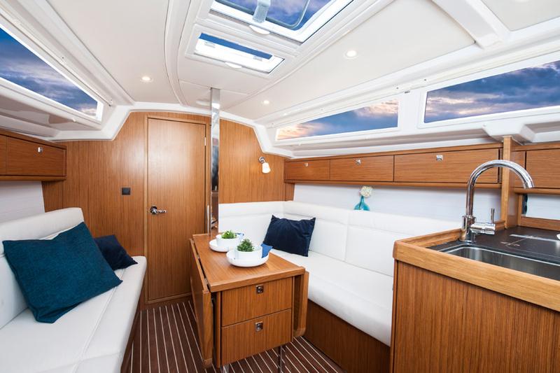 Book yachts online - sailboat - Bavaria Cruiser 33 - Adria Breeze - rent