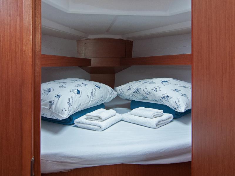 Book yachts online - sailboat - Bavaria Cruiser 33 - Adria Breeze - rent