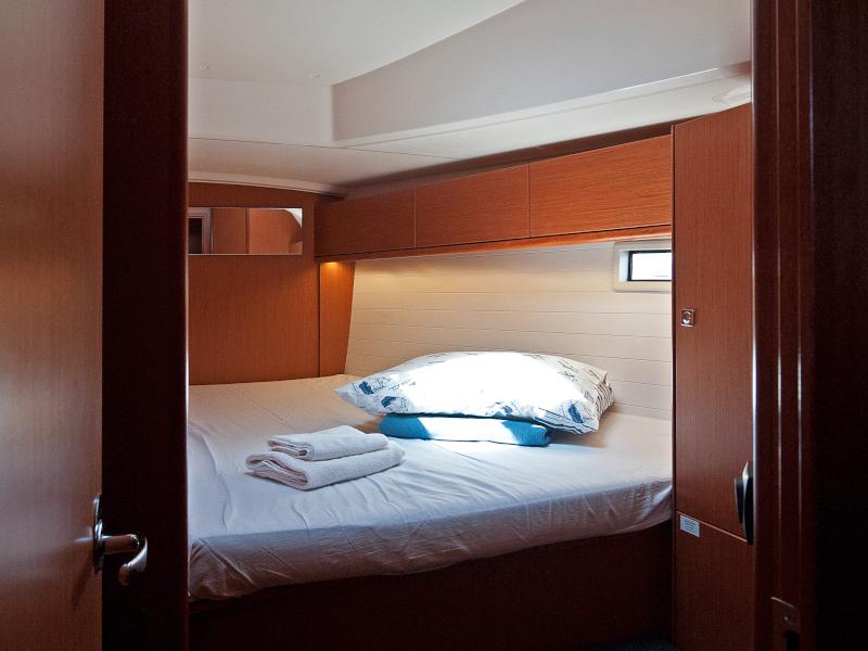 Book yachts online - sailboat - Bavaria Cruiser 46 - Adria Wind - rent