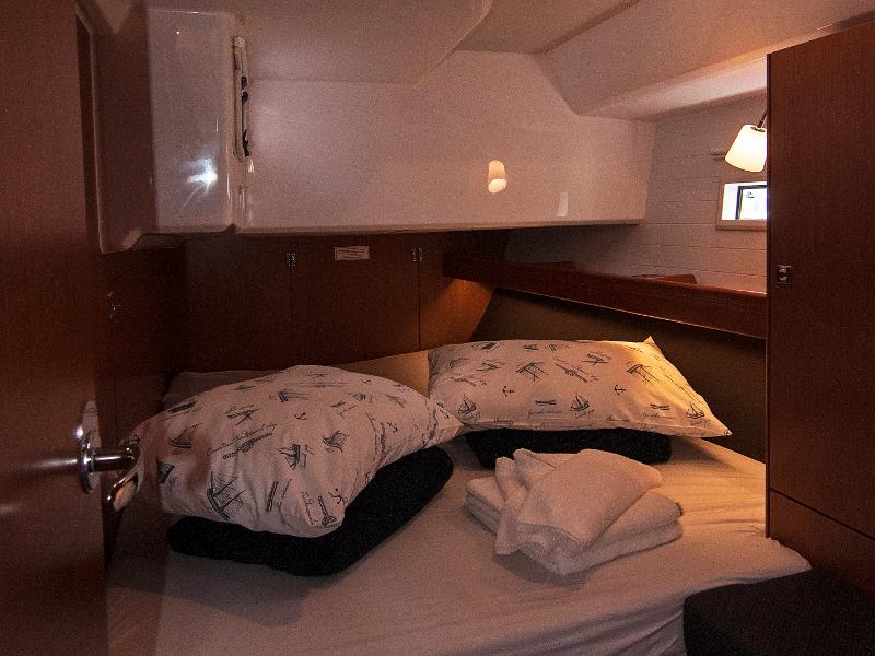 Book yachts online - sailboat - Bavaria Cruiser 46 - Adria Mimi - rent