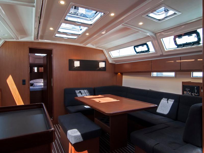 Book yachts online - sailboat - Bavaria Cruiser 46 - Adria Mimi - rent