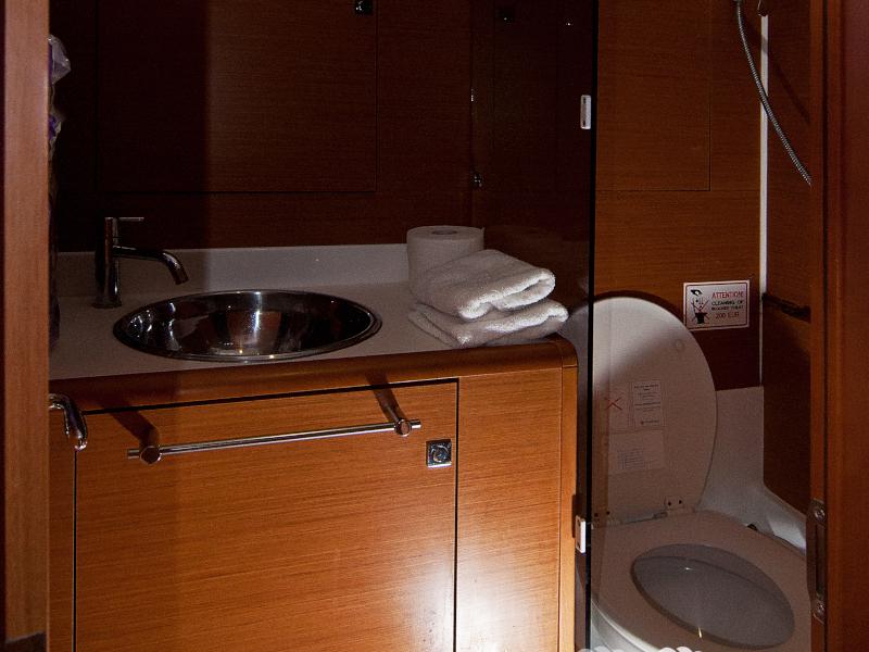 Book yachts online - sailboat - Sun Odyssey 439 - Tessi Kiss - rent