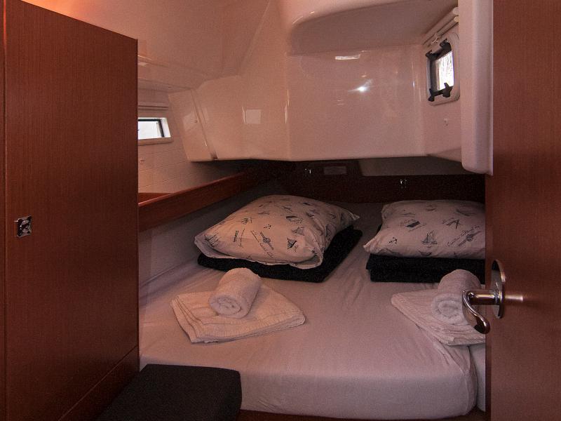 Book yachts online - sailboat - Bavaria Cruiser 34 - Adria Tina - rent