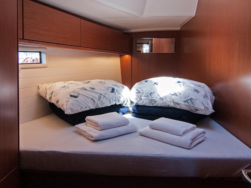 Book yachts online - sailboat - Bavaria Cruiser 46 - Adria Kristina - rent