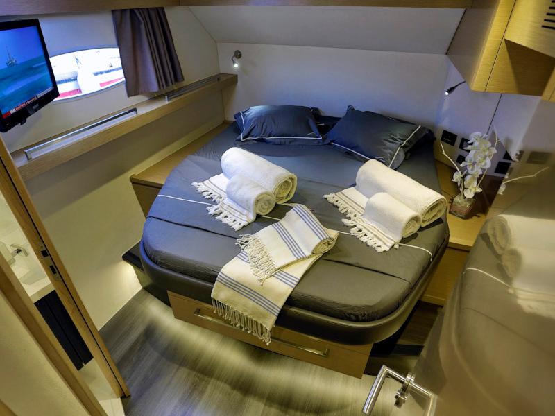 Book yachts online - catamaran - Sanya 57 - 4 cabin version - Highjinks - rent