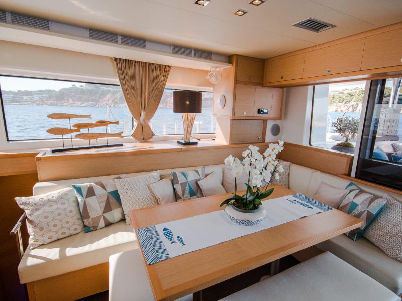 Book yachts online - catamaran - Lagoon 52 - 6 cabin verison - Lucky clover - rent