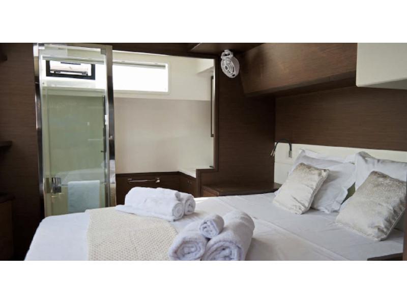 Book yachts online - catamaran - Lagoon 52 - 5 cabin version - Flo - rent