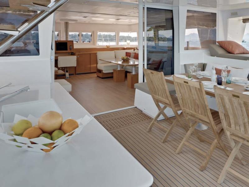 Book yachts online - catamaran - Lagoon 62 - 5 cabin version - Phantom - rent