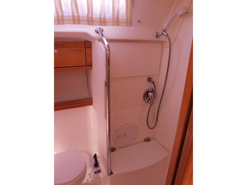 Book yachts online - sailboat - Bavaria 42 - Sea King - rent