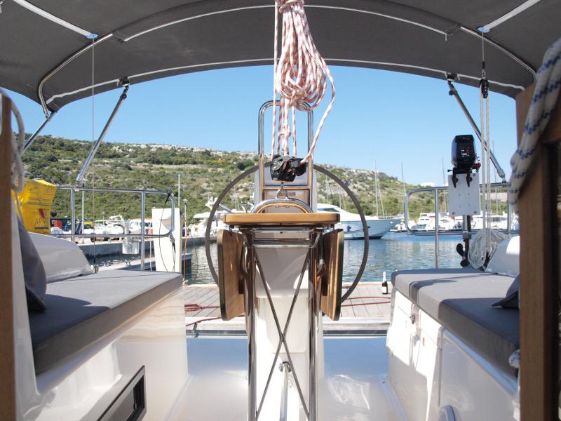 Book yachts online - sailboat - Bavaria Cruiser 33 - Sea Lion - rent