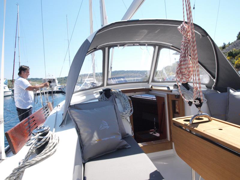 Book yachts online - sailboat - Bavaria Cruiser 33 - Sea Lion - rent