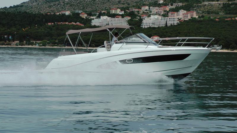 Book yachts online - motorboat - Jeanneau Cap Camarat 10.5 WA - Jeanneau Cap Camarat 10.5 WA - rent