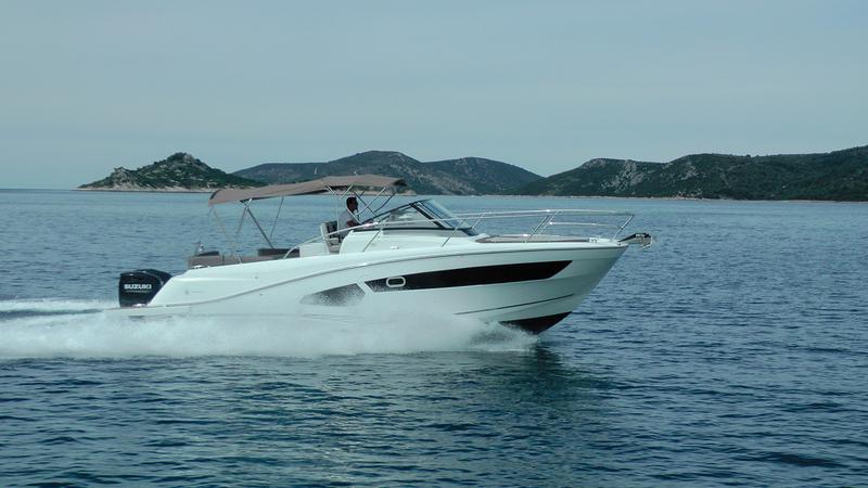 Book yachts online - motorboat - Jeanneau Cap Camarat 10.5 WA - Jeanneau Cap Camarat 10.5 WA - rent