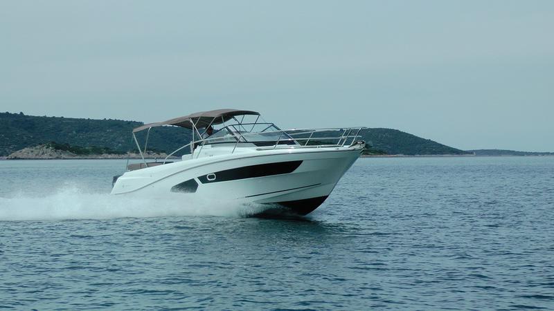 Book yachts online - motorboat - Jeanneau Cap Camarat 10.5 WA - Jeanneau Cap Camarat 10.5 WA - rent