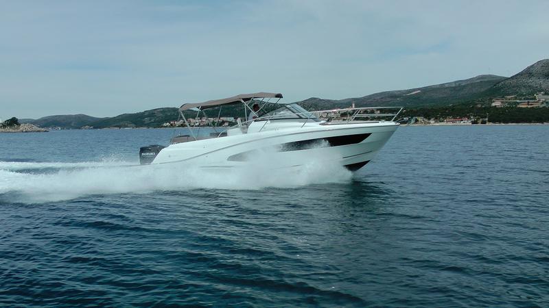 Book yachts online - motorboat - Jeanneau Cap Camarat 10.5 WA - Jeanneau Cap Camarat 10.5 WA - rent