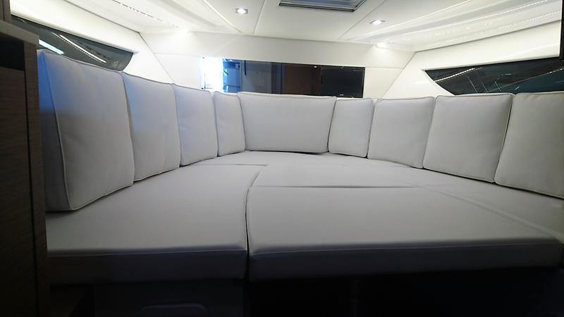 Book yachts online - motorboat - Jeanneau Cap Camarat 10.5 WA - Jeanneau Cap Camarat 10.5 WA - rent