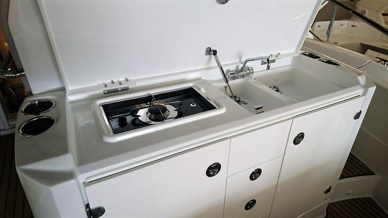 Book yachts online - motorboat - Jeanneau Cap Camarat 10.5 WA - Jeanneau Cap Camarat 10.5 WA - rent