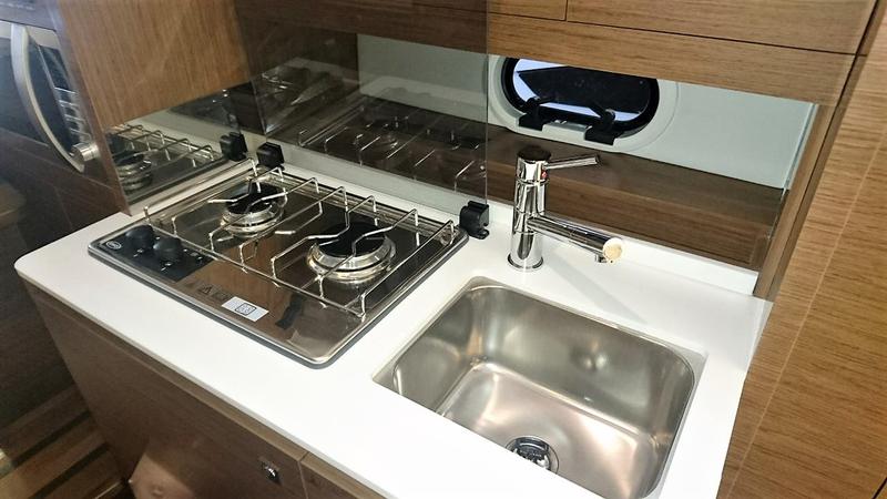 Book yachts online - motorboat - Jeanneau Cap Camarat 10.5 WA - Jeanneau Cap Camarat 10.5 WA - rent