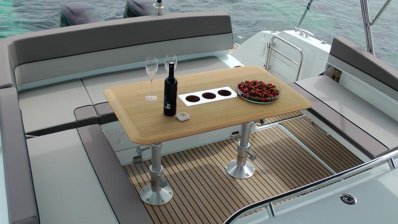 Book yachts online - motorboat - Jeanneau Cap Camarat 10.5 WA - Jeanneau Cap Camarat 10.5 WA - rent